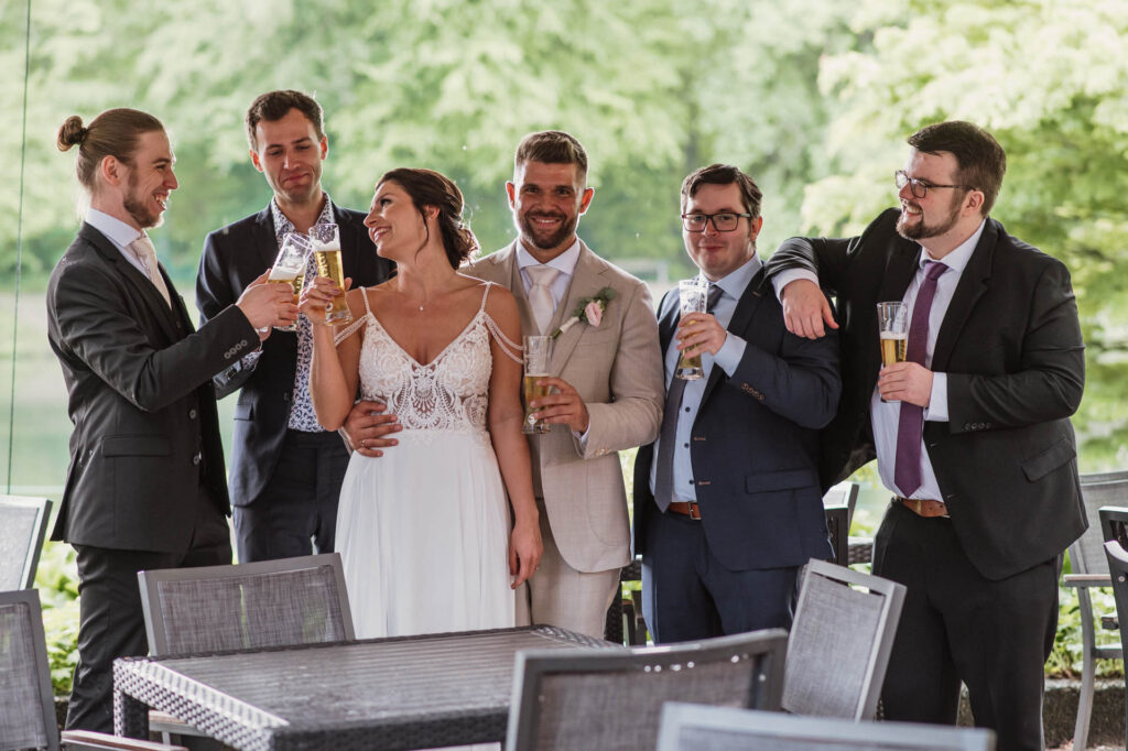 Hochzeitsfotograf Bottrop Gruppenfoto Bier